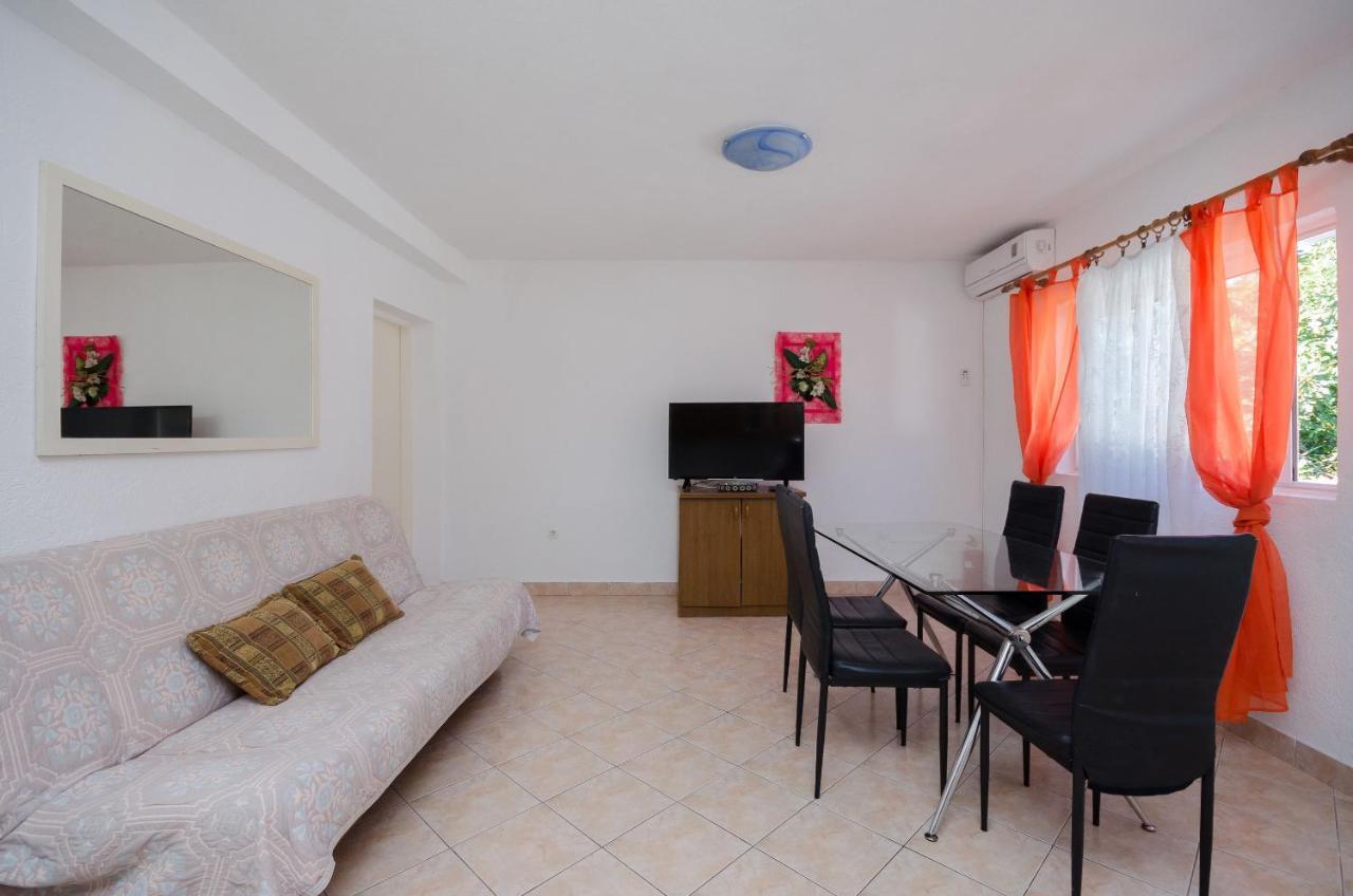 Apartments Elvira Лопар Екстер'єр фото
