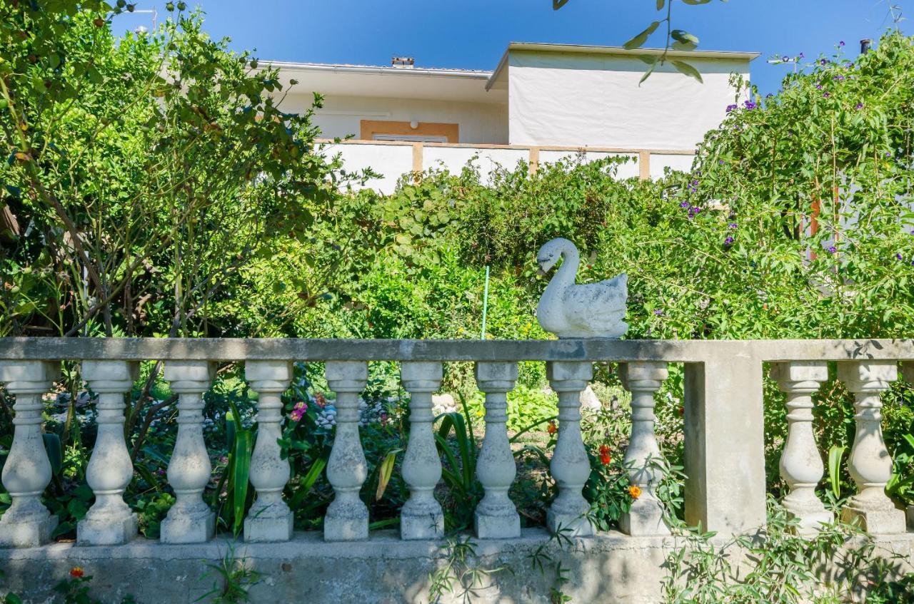 Apartments Elvira Лопар Екстер'єр фото