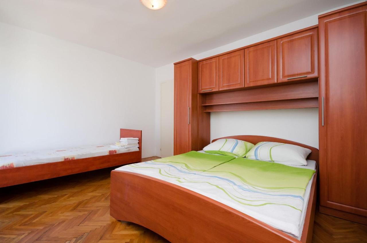 Apartments Elvira Лопар Екстер'єр фото