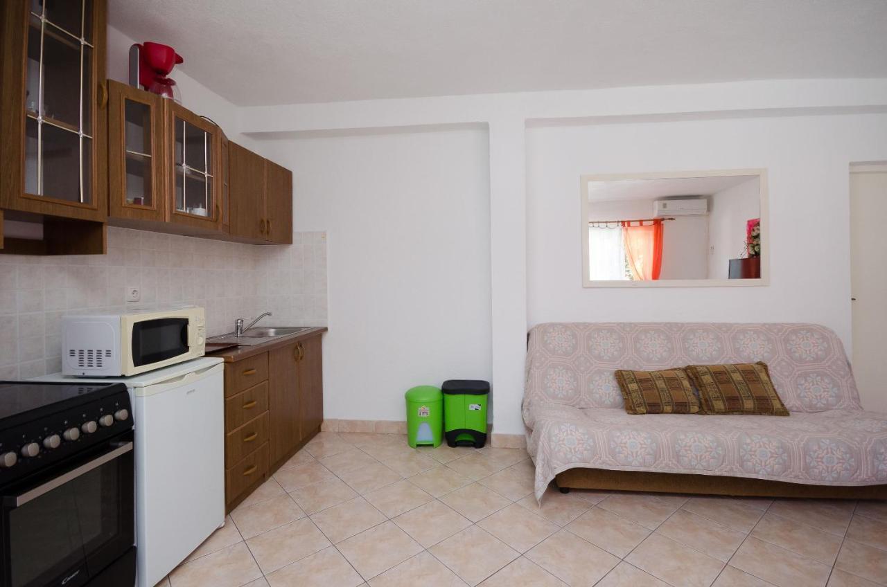 Apartments Elvira Лопар Екстер'єр фото