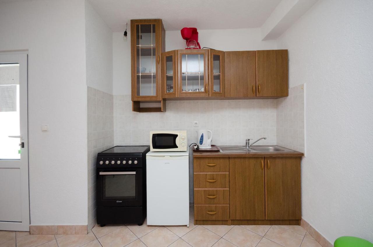Apartments Elvira Лопар Екстер'єр фото