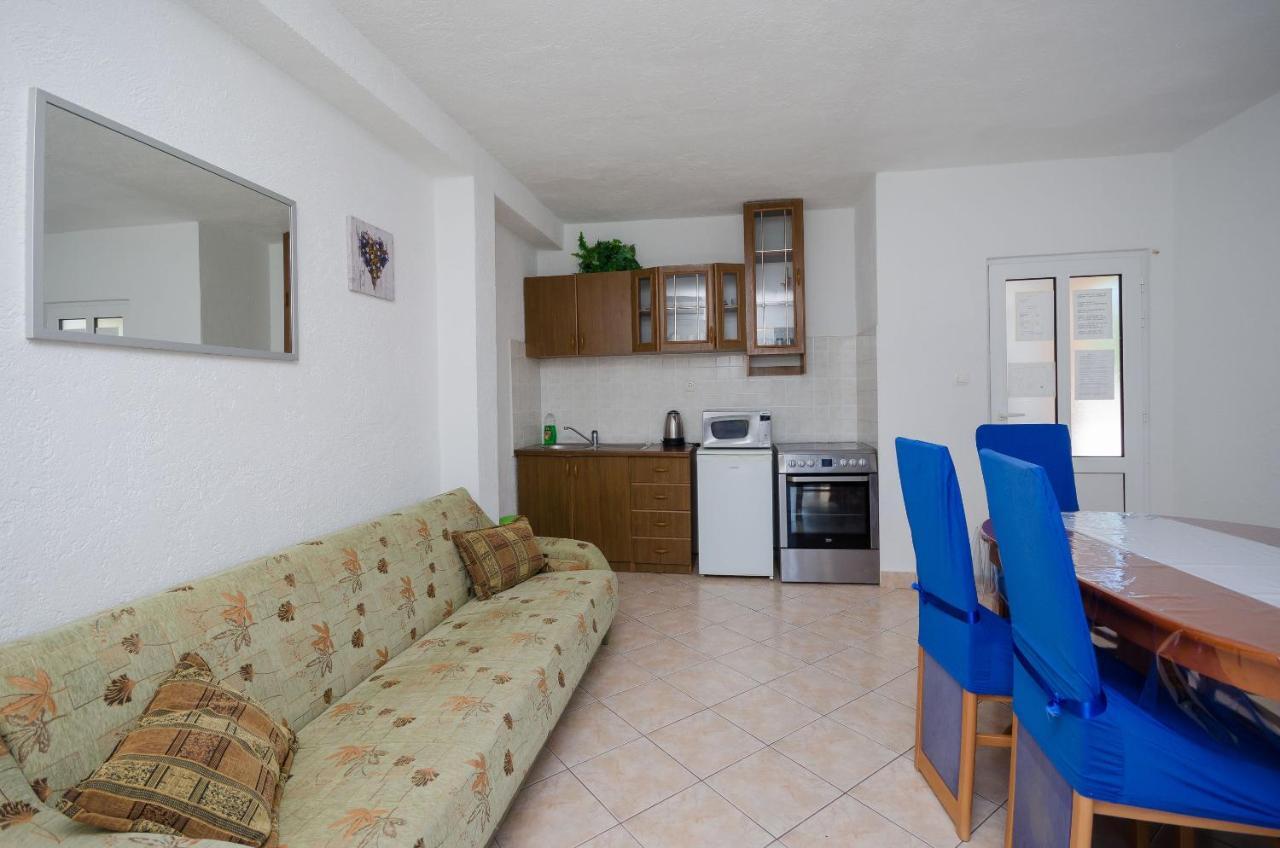 Apartments Elvira Лопар Екстер'єр фото