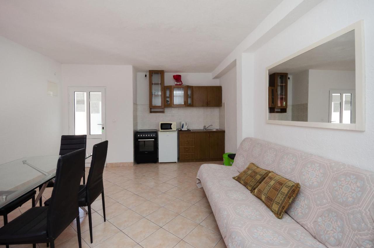 Apartments Elvira Лопар Екстер'єр фото