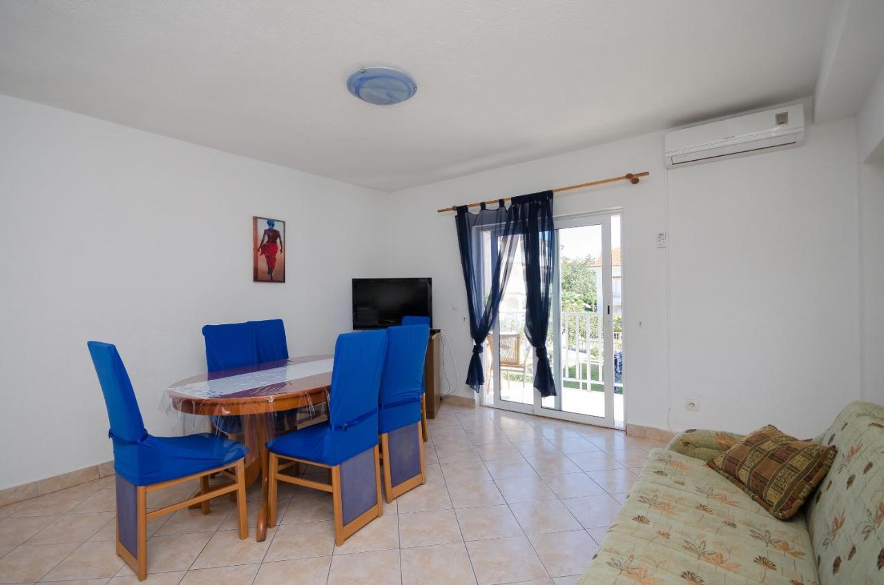 Apartments Elvira Лопар Екстер'єр фото